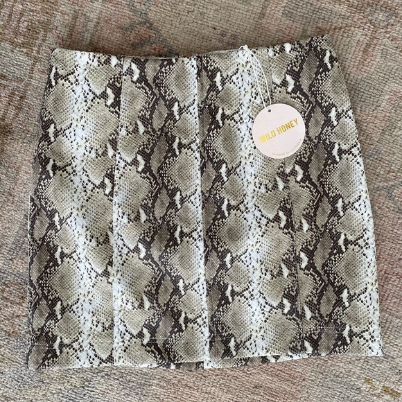 Mini skirt - faux snake skin - Picture 2 of 2